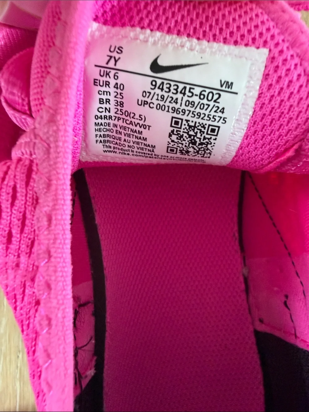 Nike Hot Pink Air Max 270 Running Shoes - Picture 4 of 4